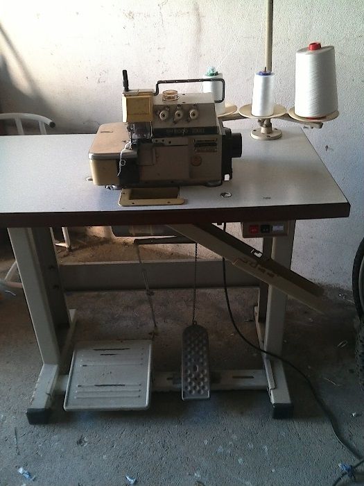 Vendo máquina de corte e cose e máquina de costura Oliva
