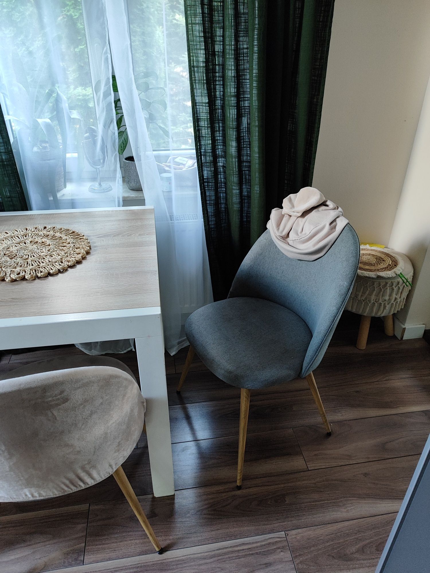 Stół w stylu skandynawskim z krzesłami 120/80