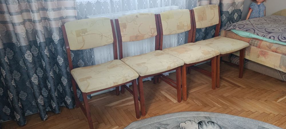 Продам 6 крісел в гарному стані