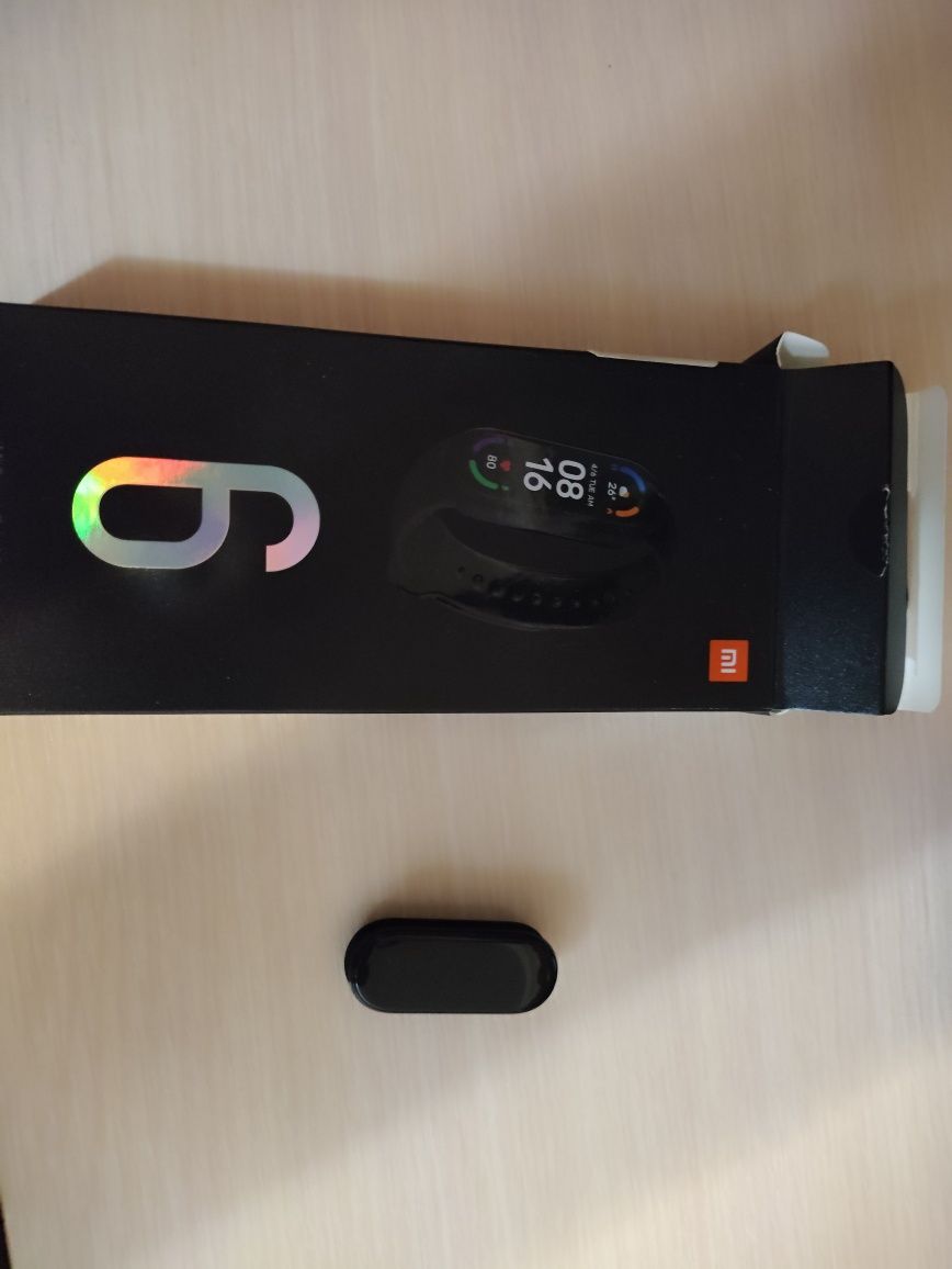 Продам фітнес браслет xiaomi mi band 6