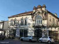 Prédio no Centro da Vila Caminha