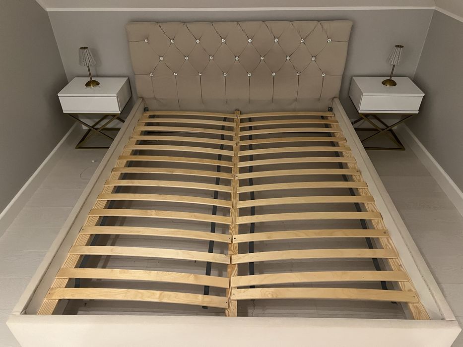 Sprzedam łóżko sypialniane z materacem