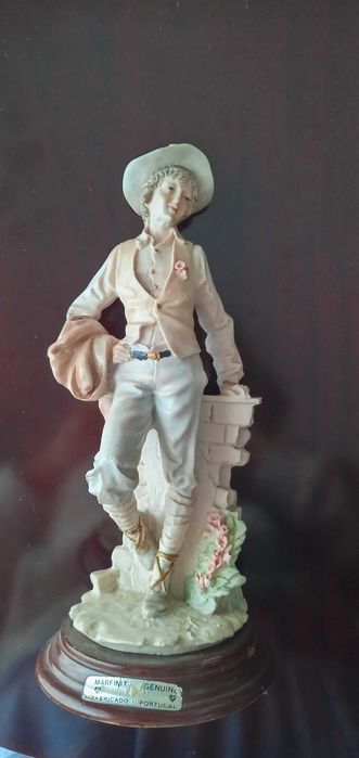 Estatuetas em marfinite, 25€ bonitas e finas.