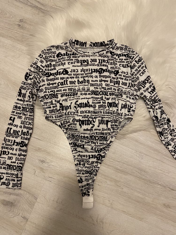 Body mocno wyciete napisy