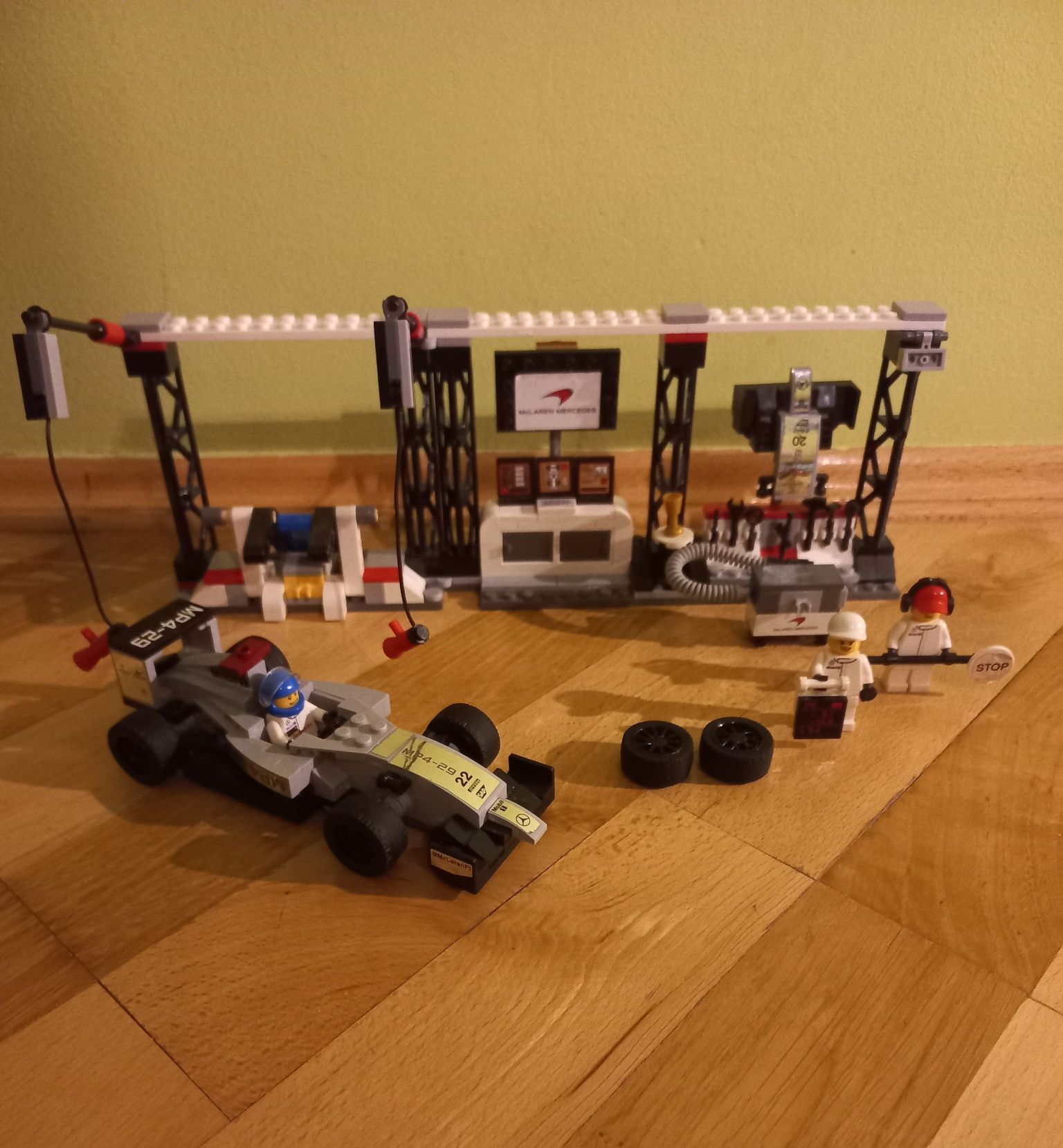 LEGO Speed Champions 75911 Pit Stop F1 McLaren