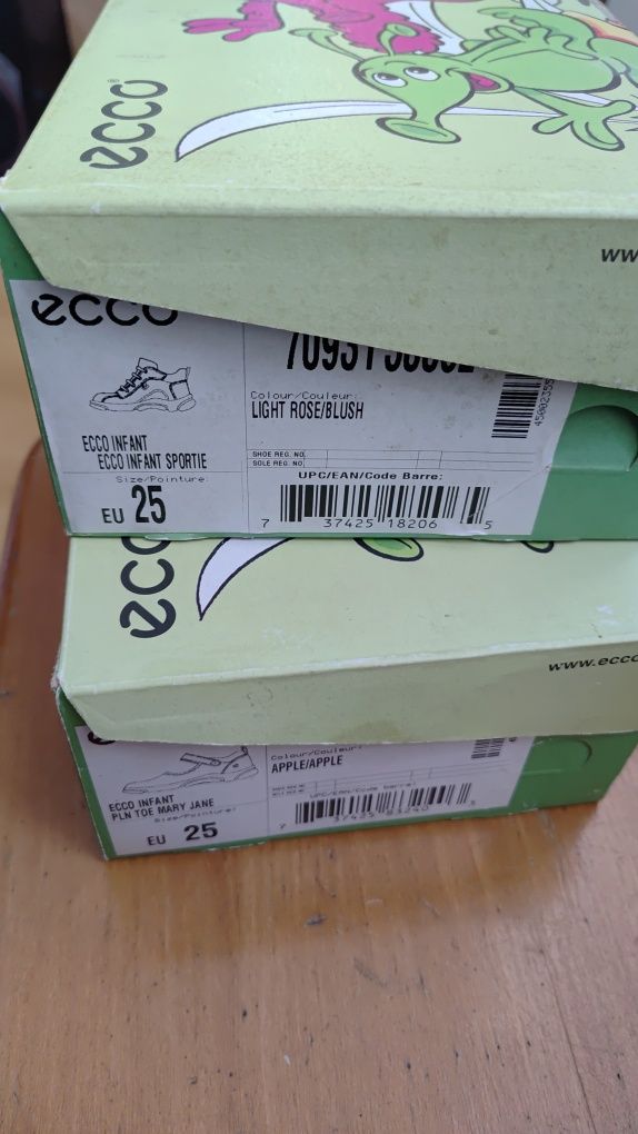 Buty dziecięce nowe r. 25 ECCO