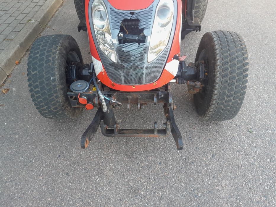 Ciągnik komunalny_TYM T273 HST z przednim WOM-em i TUZ-em_2014 Rok