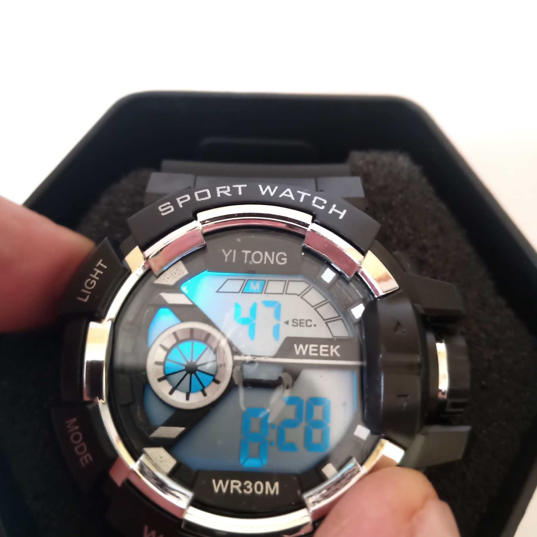 В ПОДАРОК Наручные часы Sport Watch YI TONG WR30M