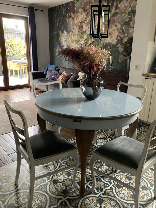 Okrągły stylowy rozkładany stół z duszą+4 krzesła