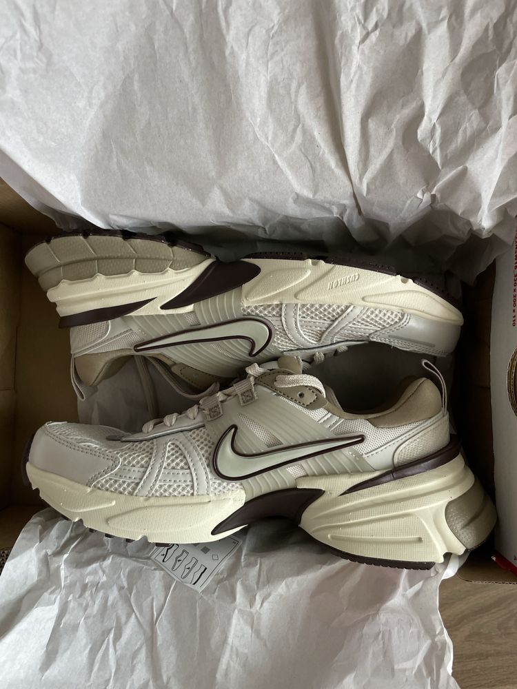 Продам нові оригінальні Nike V2K RUN Light Orewood Brown