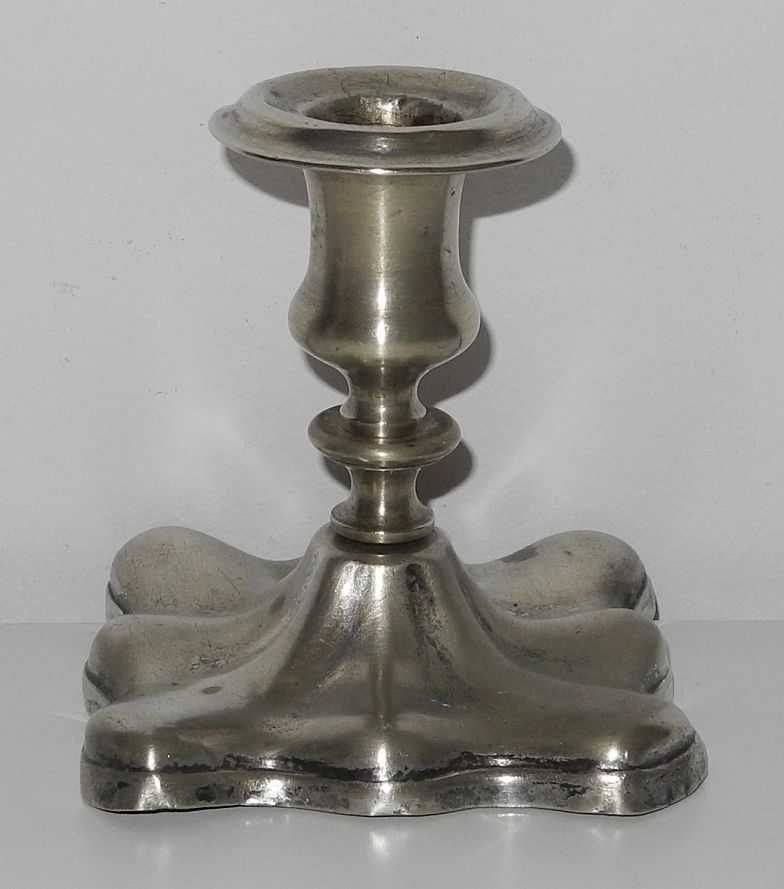 XIX-wieczny kaganek z białego metalu