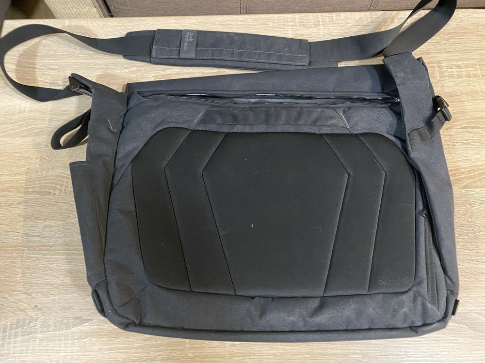 Jack Wolfskin Mainkai Messenger 38 cm z komorą na laptopa