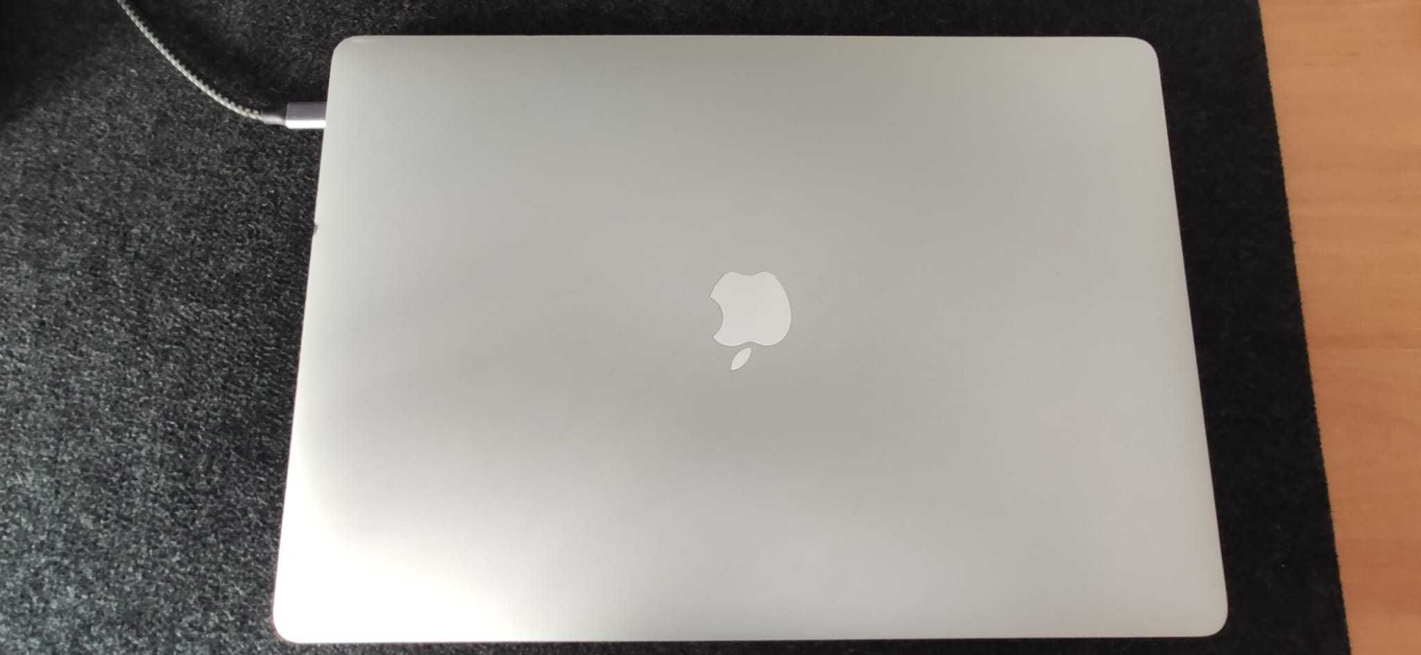 Macbook Pro 15'' 2019 c\ TouchBar e TouchID 16Gb RAM + 256Gb SSD