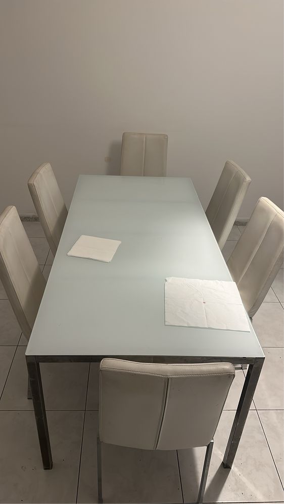 Mesa com as 6 Cadeiras