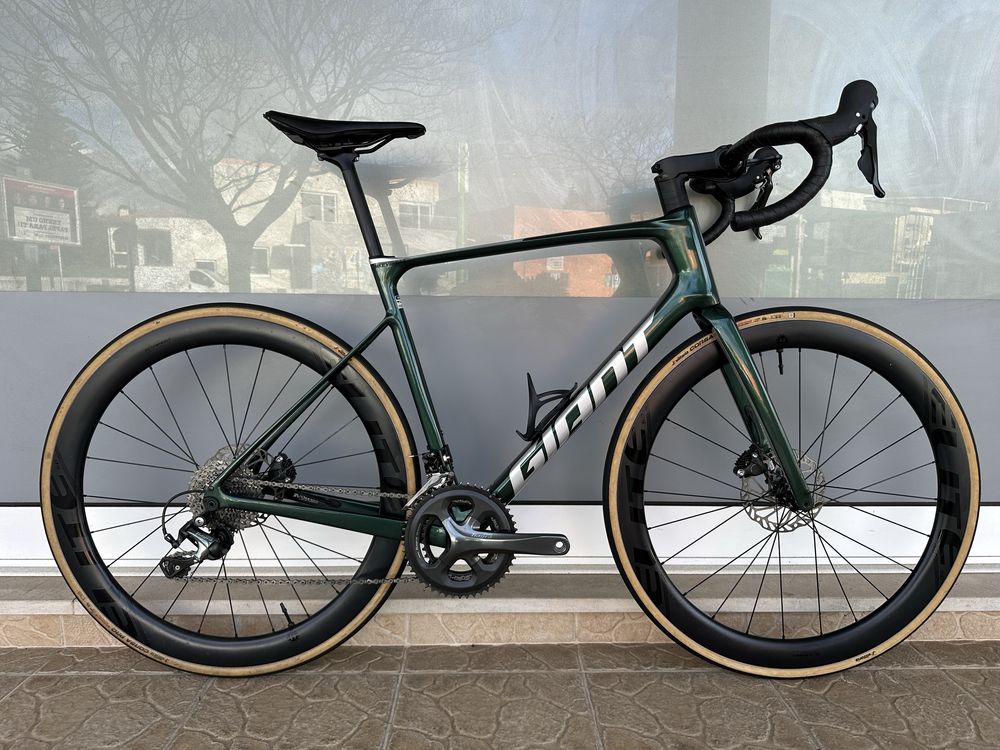 Bicicleta de estrada Giant - Rodas em carbono - Disco