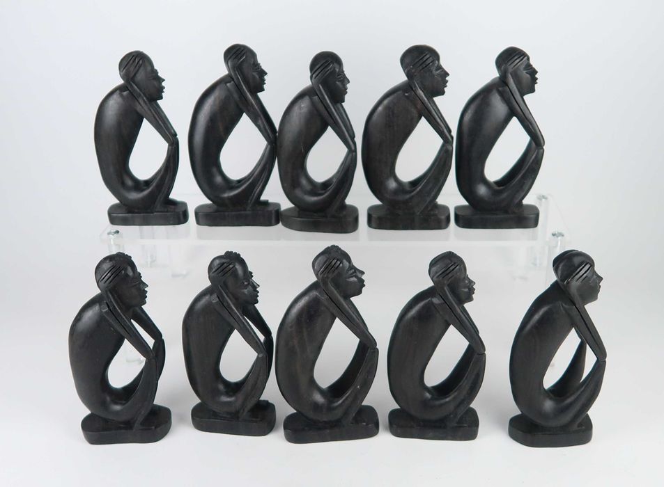 O Pensador Angolano - Escultura em madeira, CADA