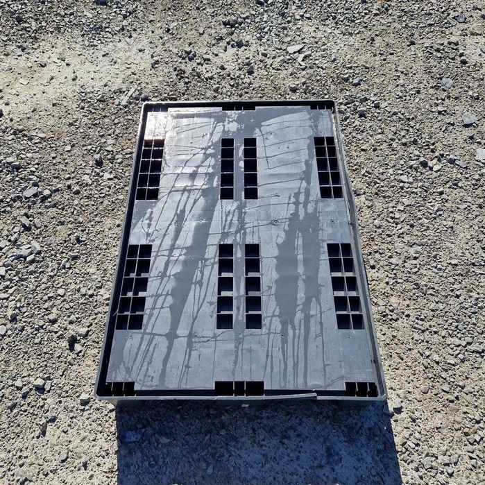 Palety plastikowe 120x80 cm, pełna paleta plastikowa