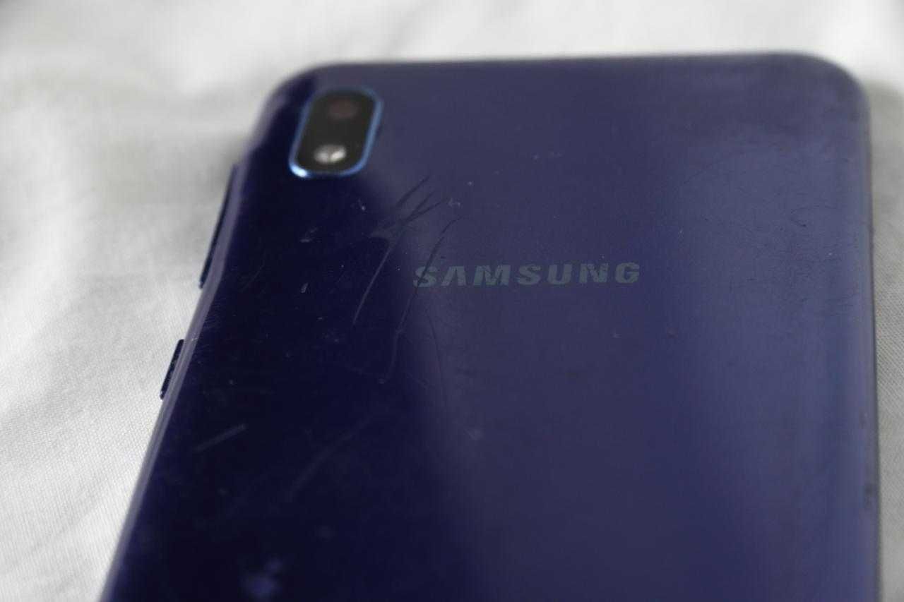 Samsung A10(32GB de armazenamento interno) em boa condição