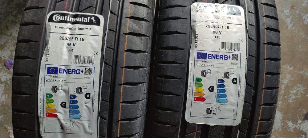 Pneus 225/55/18 continental novos