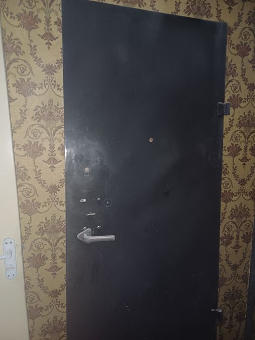 Продам дверь утепленая входная.