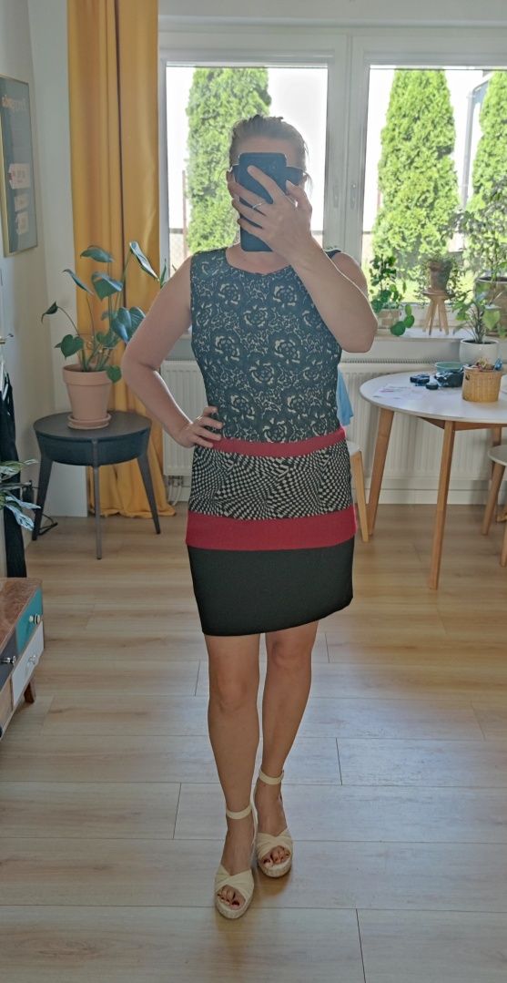 Sukienka bez rękawów L/40/12 czarna retro elegancka taliowana Bialcon