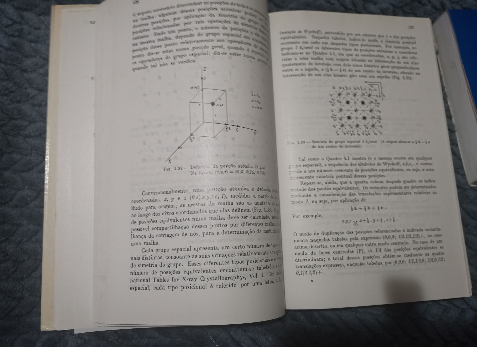 Livro universitário "Elementos de cristalografia"