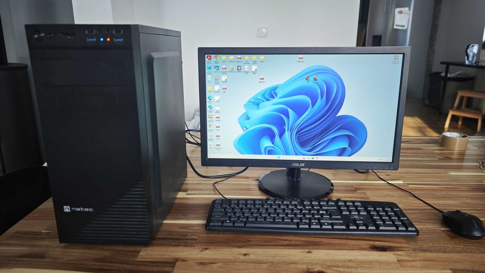 komputer stacjonarny prezent dla dziecka lub biuro, monitor 22" Intel