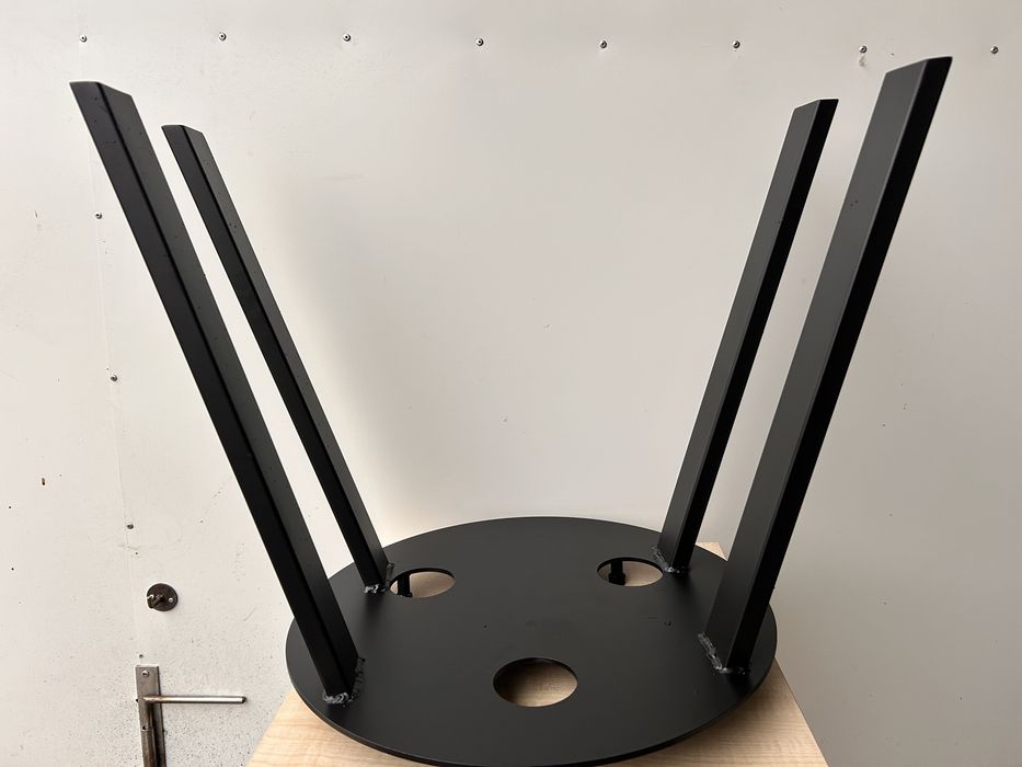 Stojaki na drewno kominkowe