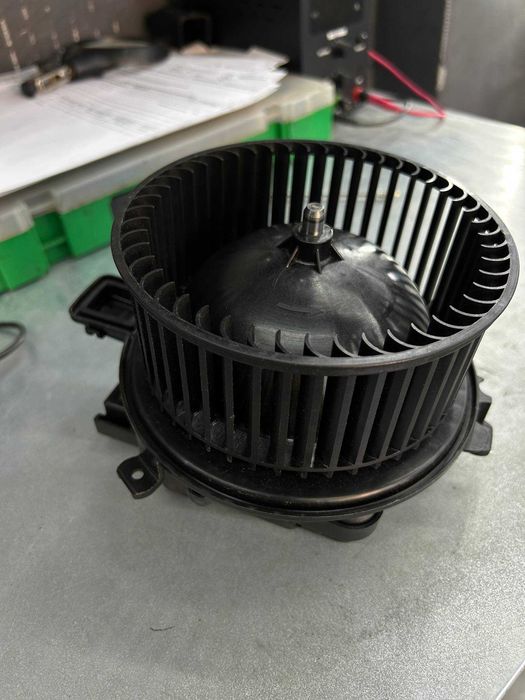 Вентилятор Салона Audi VW 4M1820021 4M1820021A NRF 34552