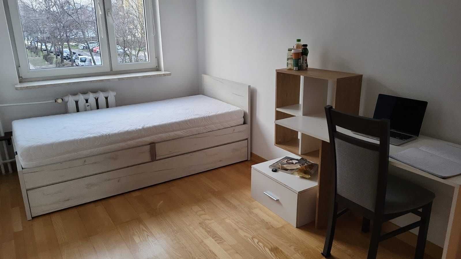 Biurko białe z elementami jasnego drewna , dziewczęce oddam za darmo