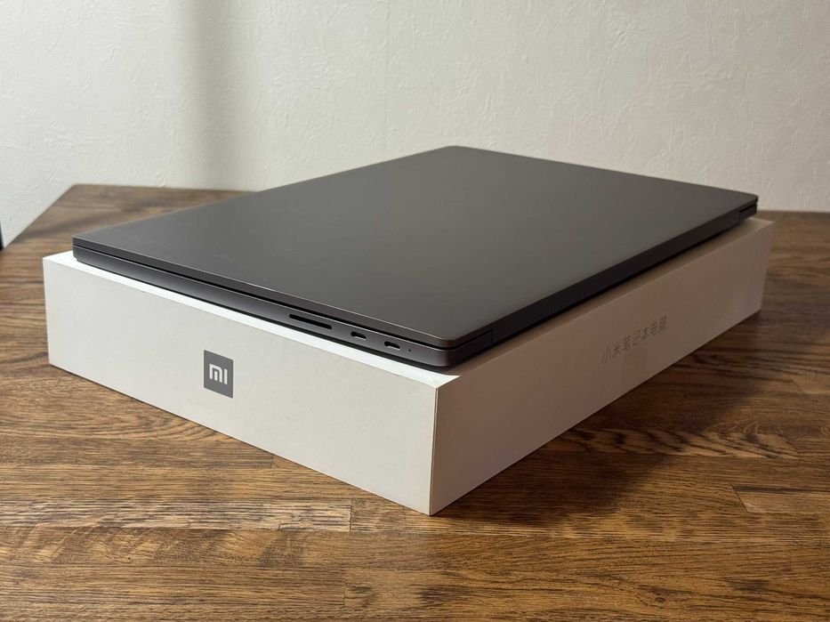 Ноутбук Xiaomi Mi Notebook Pro 15.6" / Intel Core i5 / 8GB RAM