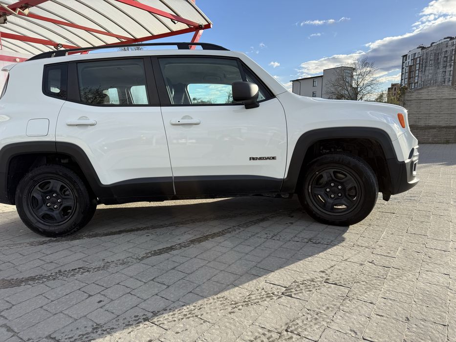 Білий Jeep Renegade Sport 2016 року
