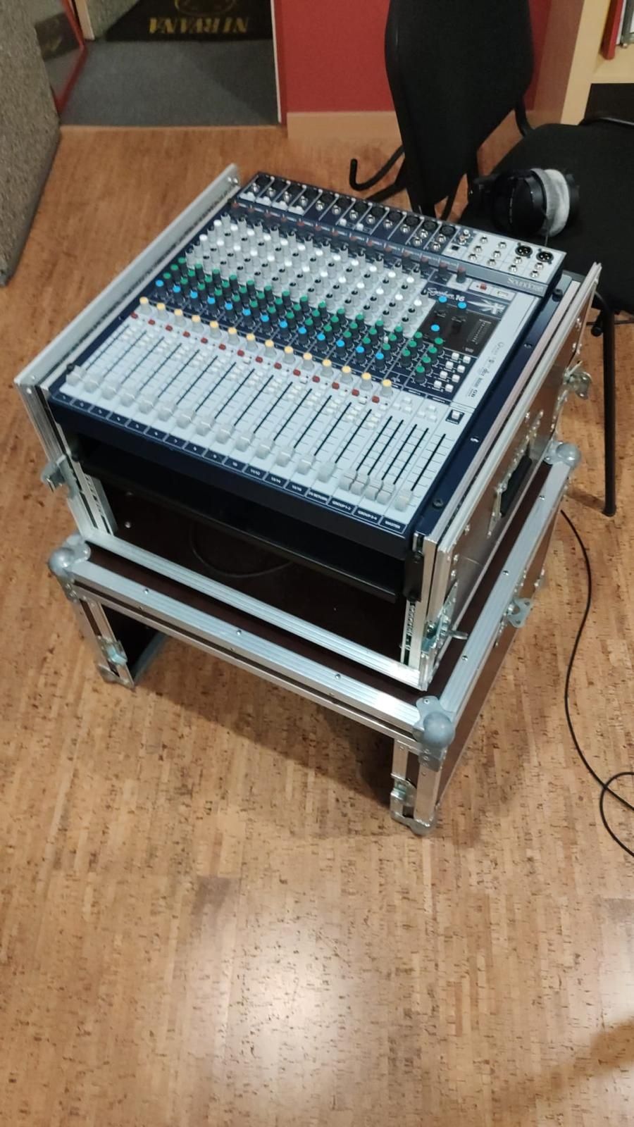 Mesa Analógica Soundcraft Signature 16