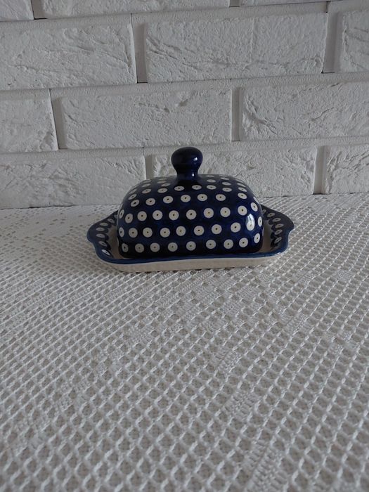 Ceramiczna maselniczka z Bolesławca.