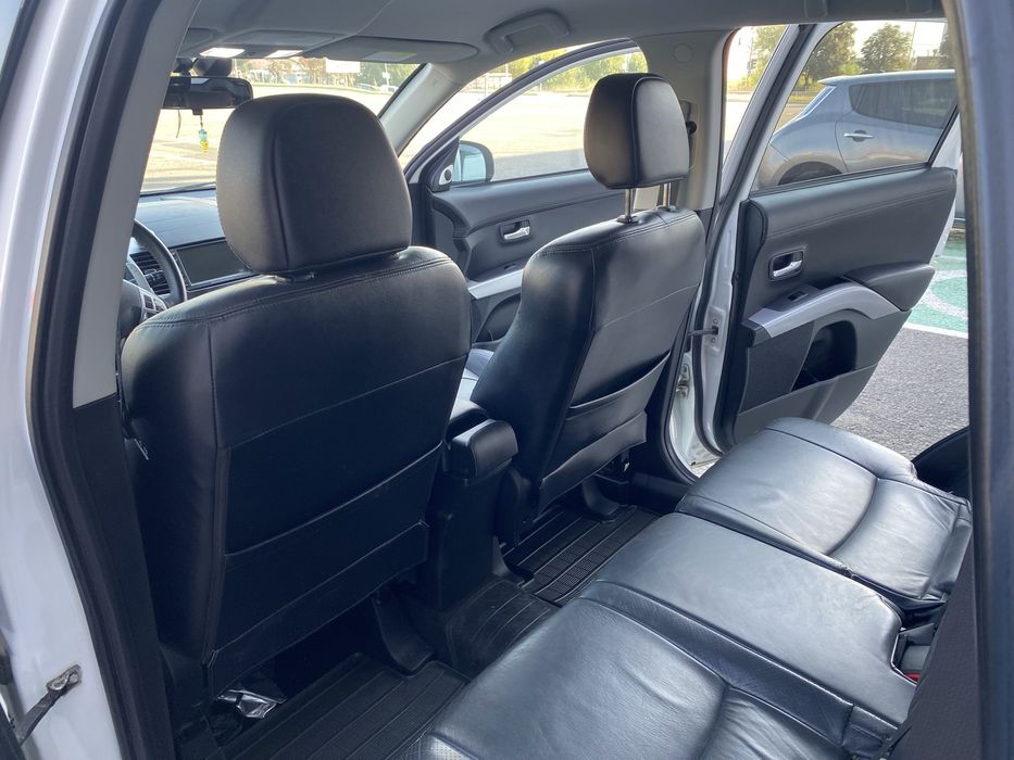 OUTIANDER XL 2010 2.2 автомат