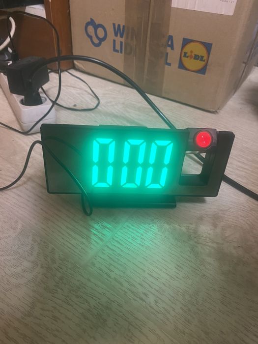 Часы с проектором