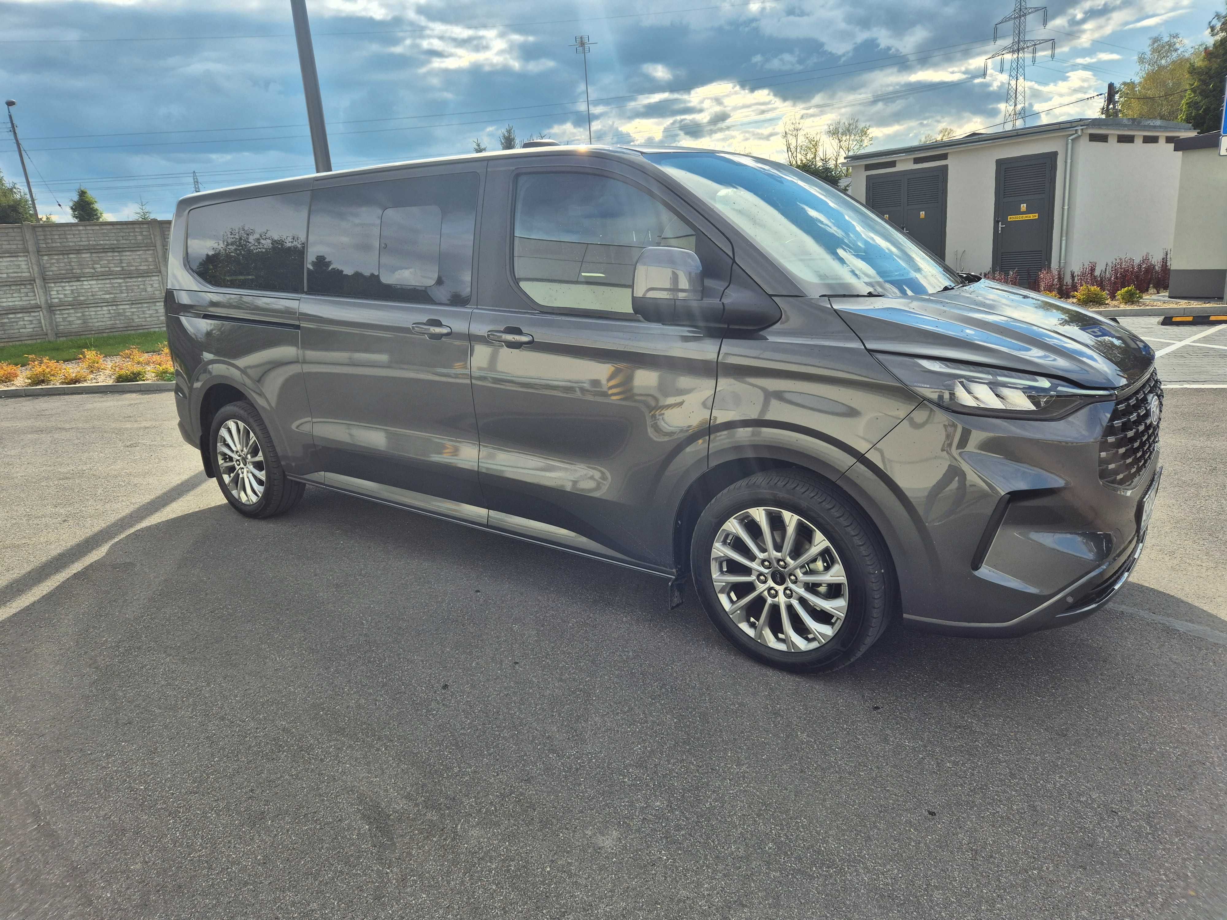 BUs Wynajem FORD Tourneo TITANIUM 2024 r  4x4