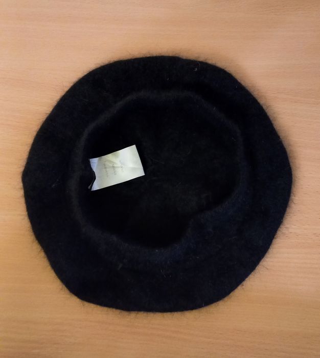 Берет ангора чорного кольору