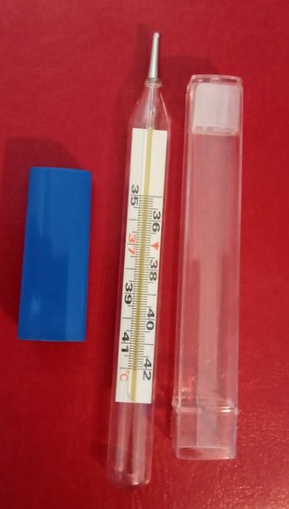 2 szklane tradycyjne termometry medyczne.