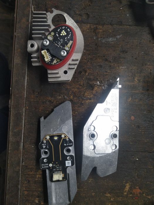 Блок управління(драйвер) основної правої фари Tesla Model Y