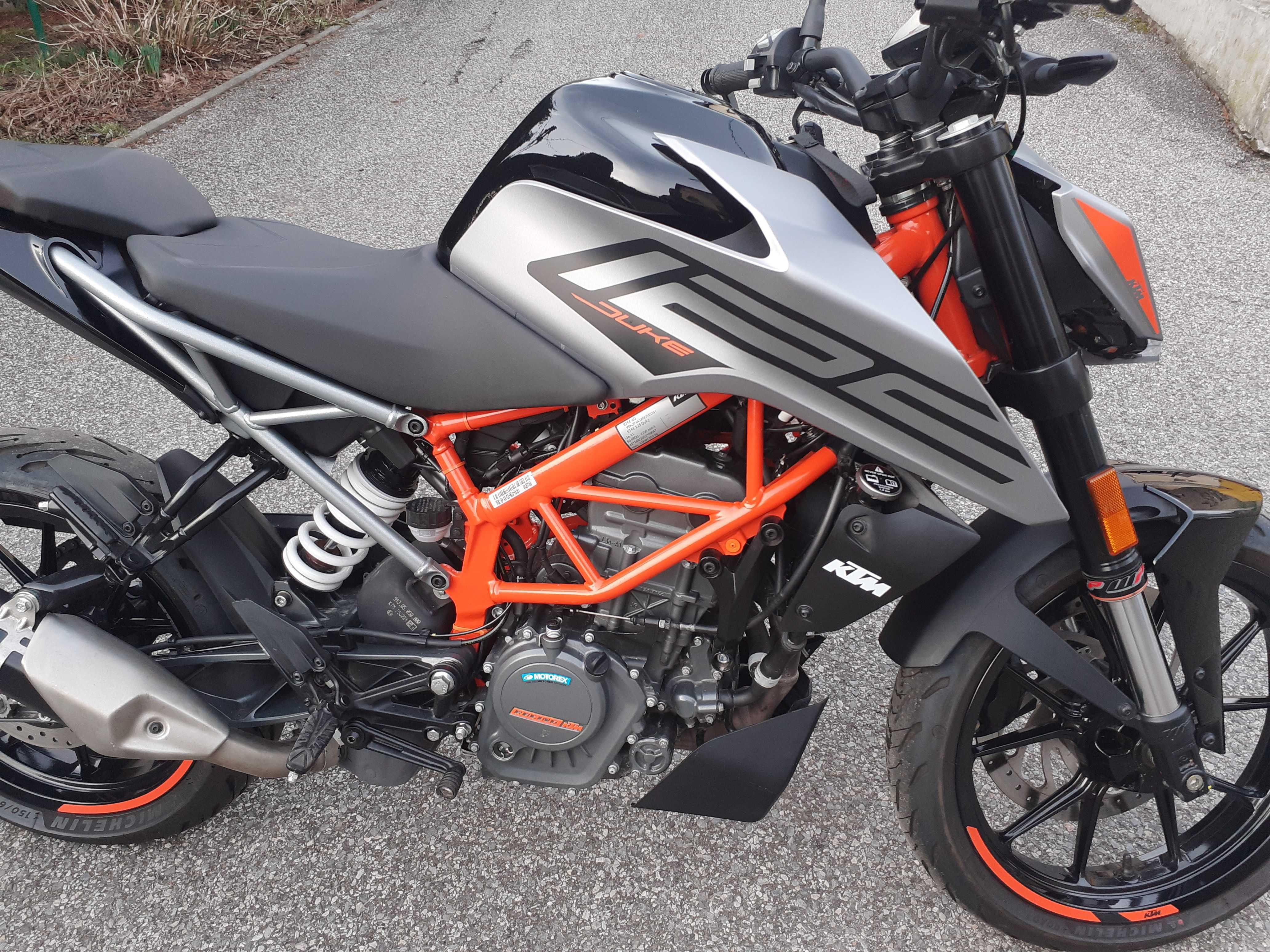 motor jak nowy w rozsądnej cenie  KTM 125 duke rocznik 2023 z Niemiec