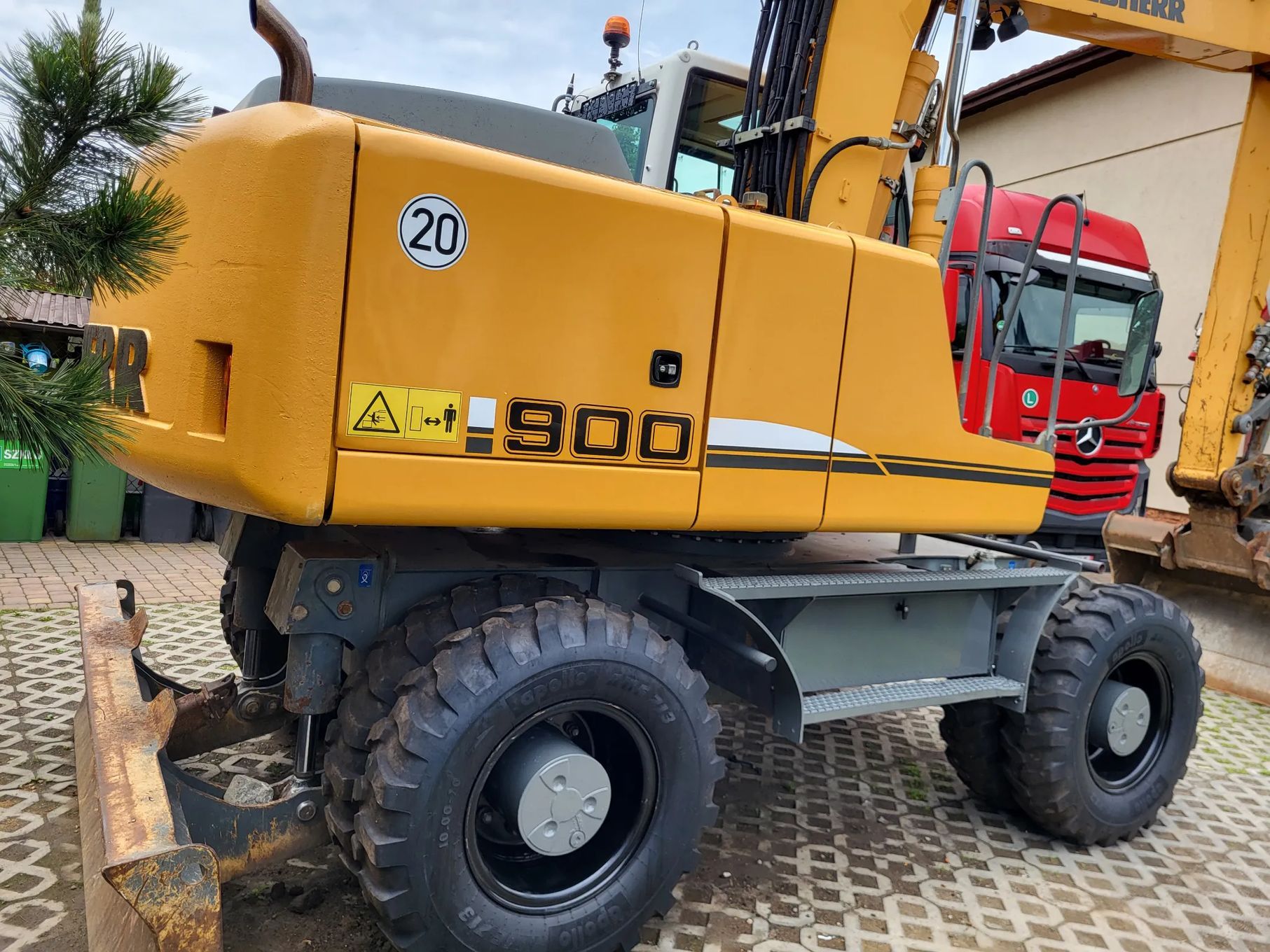 Liebherr A900C  Centralne smarowanie, nowe opony