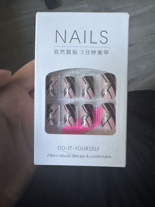 Paznokcie sztuczne tipsy