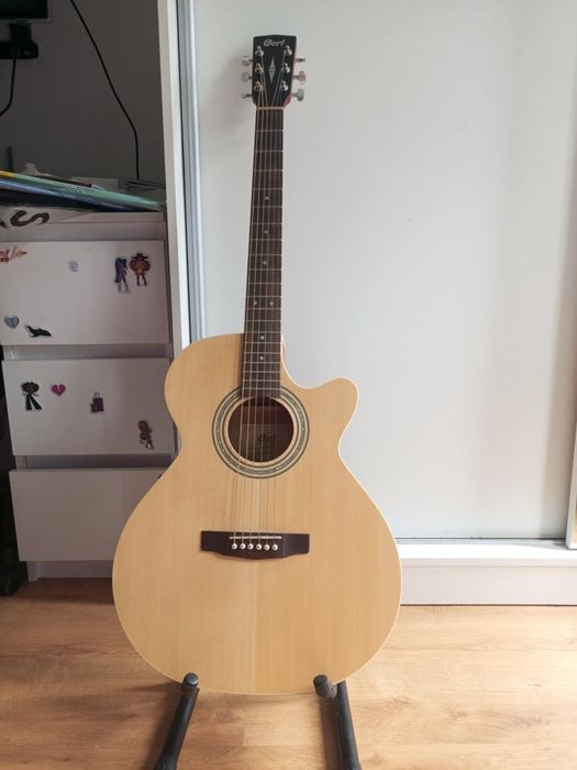 Gitara elektroakustyczna Cort + zestaw akcesoriów