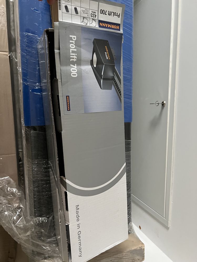 Ворота з приводом ProLift 700 Hormann, RenoMatic M-гофр 2500x2250