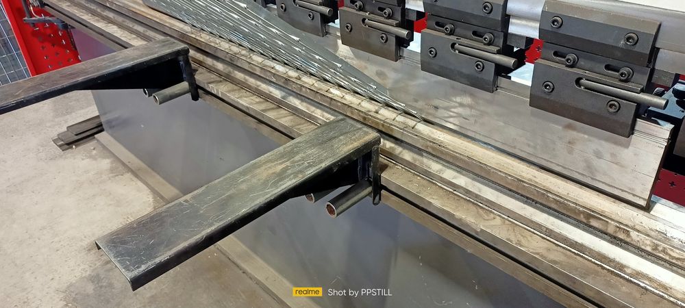 Gięcia blach Cięcie laserem  Sprzedaż blach  spawanie stali