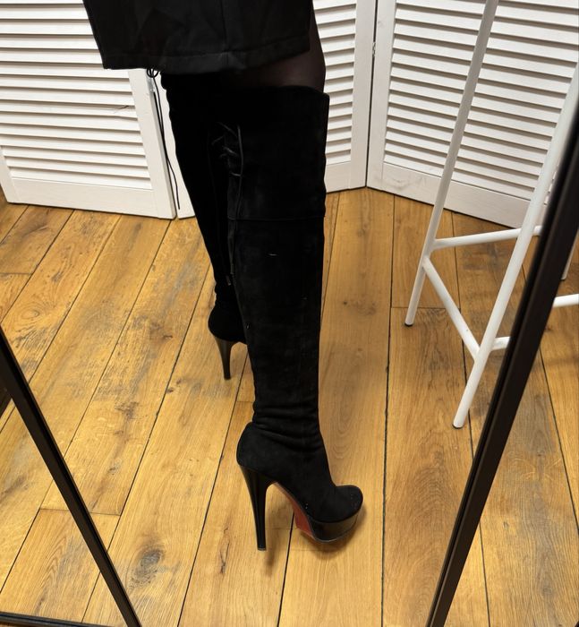 Високі чорні ботфорди із замші