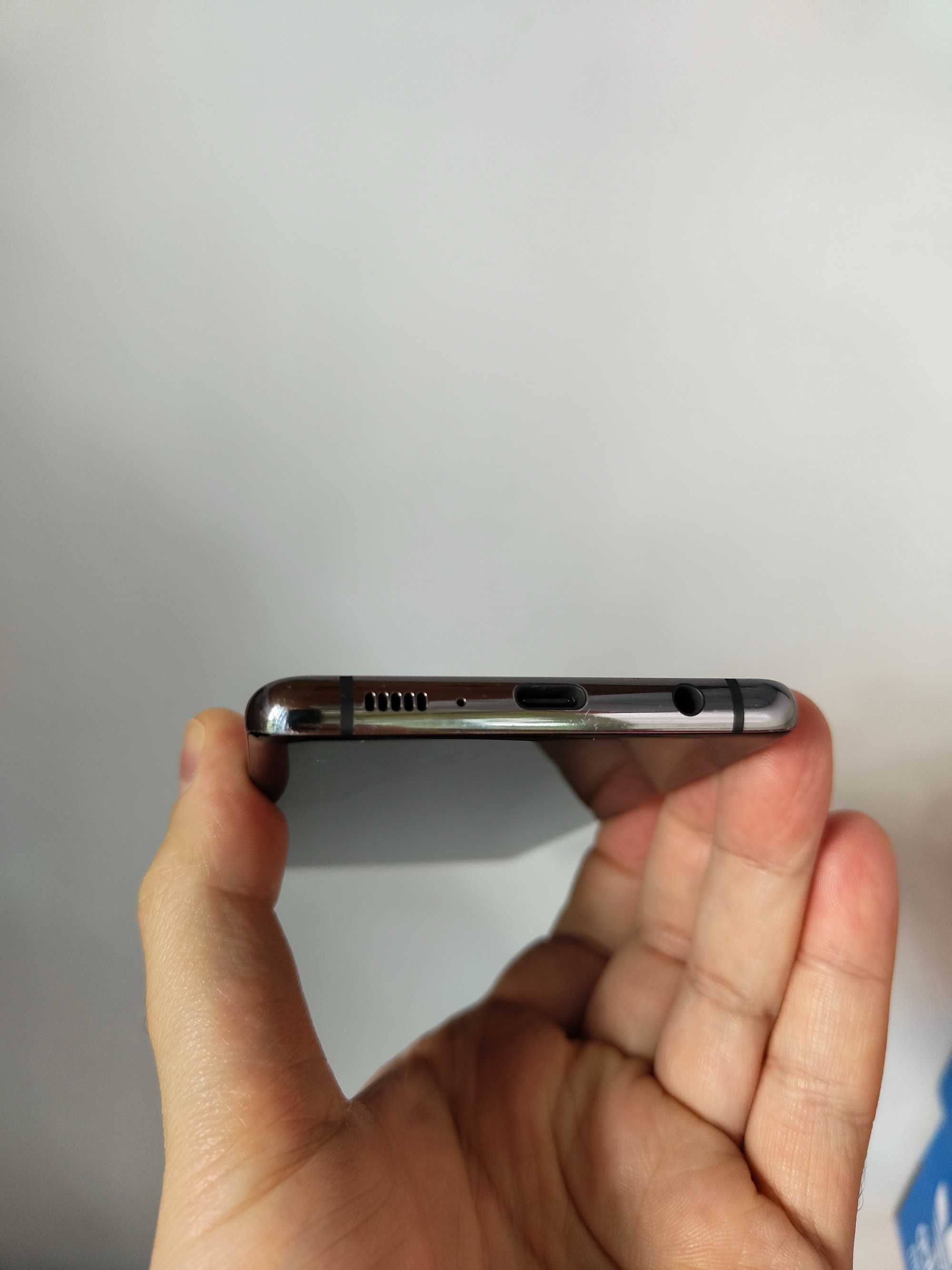 Samsung Galaxy s10+ SM-G9750 DS 8/128Gb Идеал