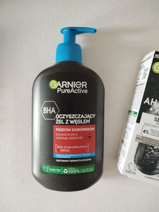 Zestaw kosmetyków Garnier serum i żel do mycia twarzy z węglem