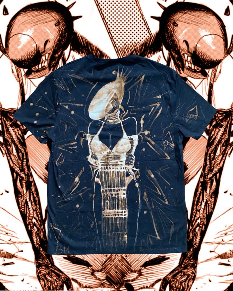 Czarny t shirt malowany wybielaczem #Chainsawman #Reze